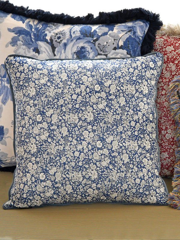 Almofada com padrão floral azul, tecido LIBERTY