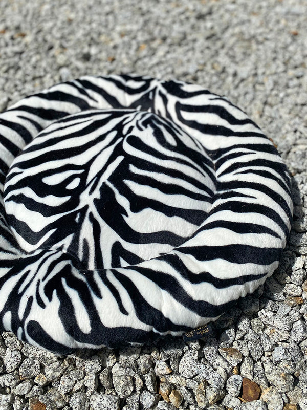 Cama para cão com padrão zebra