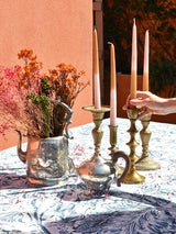 Toalha de mesa com padrão em tons de azul com franja de algodão