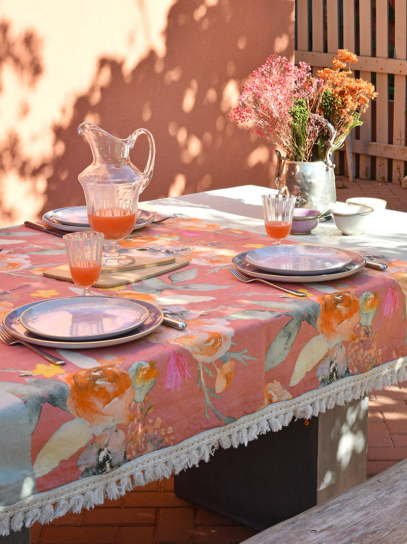 Toalha de mesa com padrão e franjas