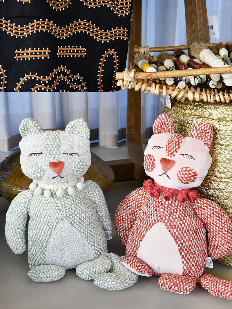 Gatos patchwork para segurar portas