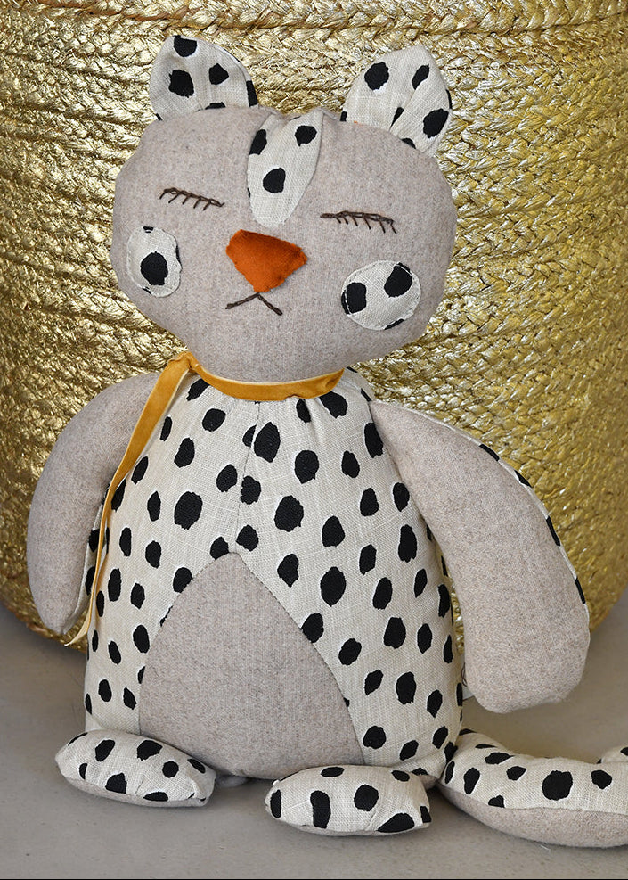 Gatos patchwork para segurar portas