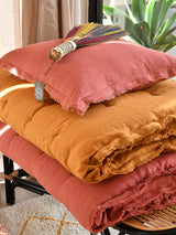 Almofada de linho com folho