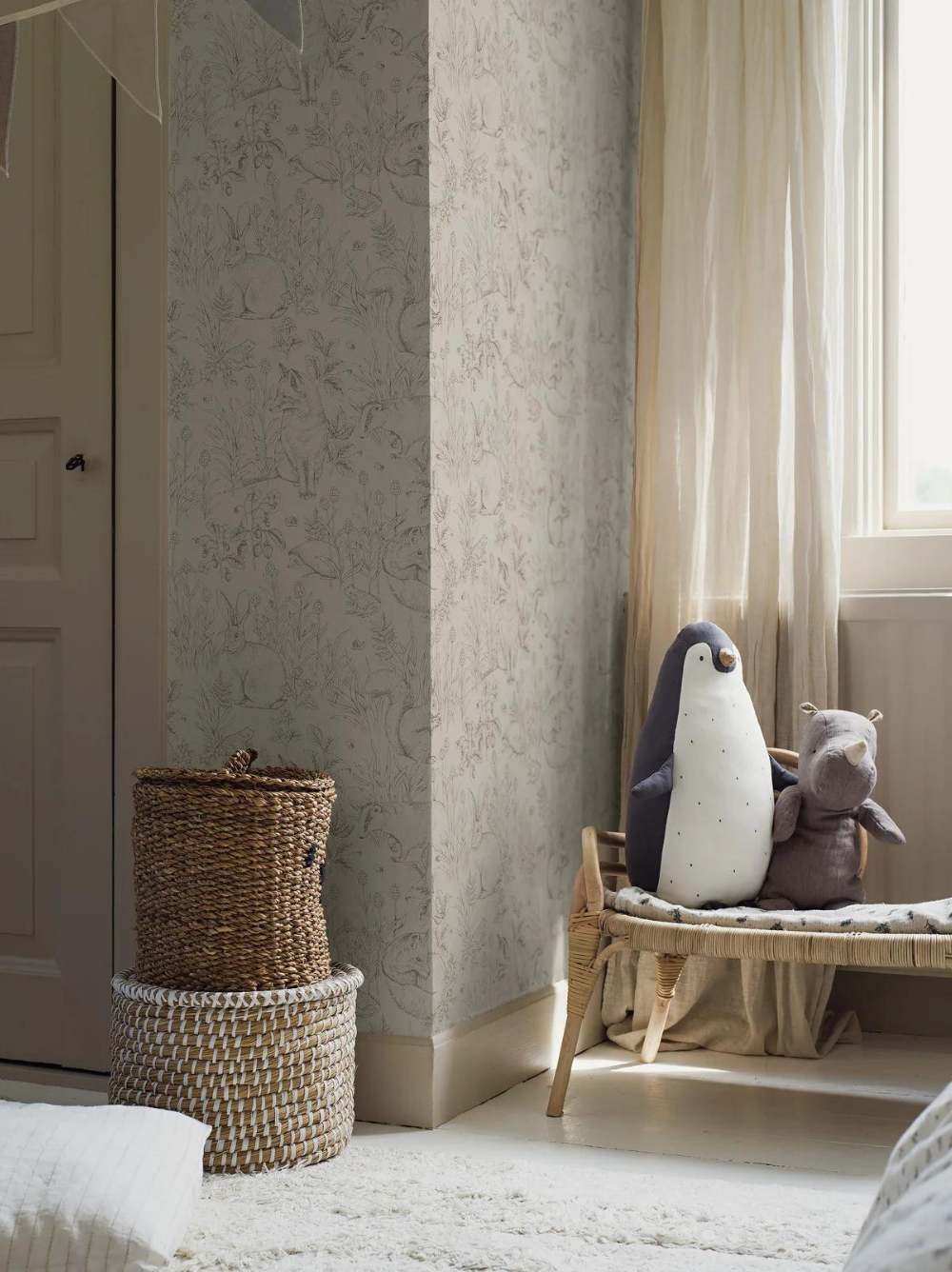 Papel de parede com padrão de animais de floresta em bege borastapeter