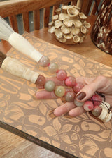 Pincel com pedras pequenas rosa