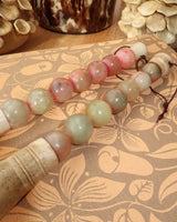 Pincel com pedras pequenas rosa