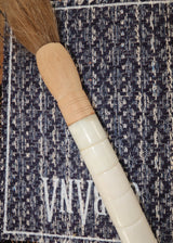 Pincel grande com pedras creme