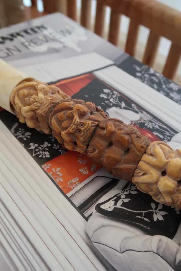 Pincel Decorativo com detalhes Esculpido Castanho