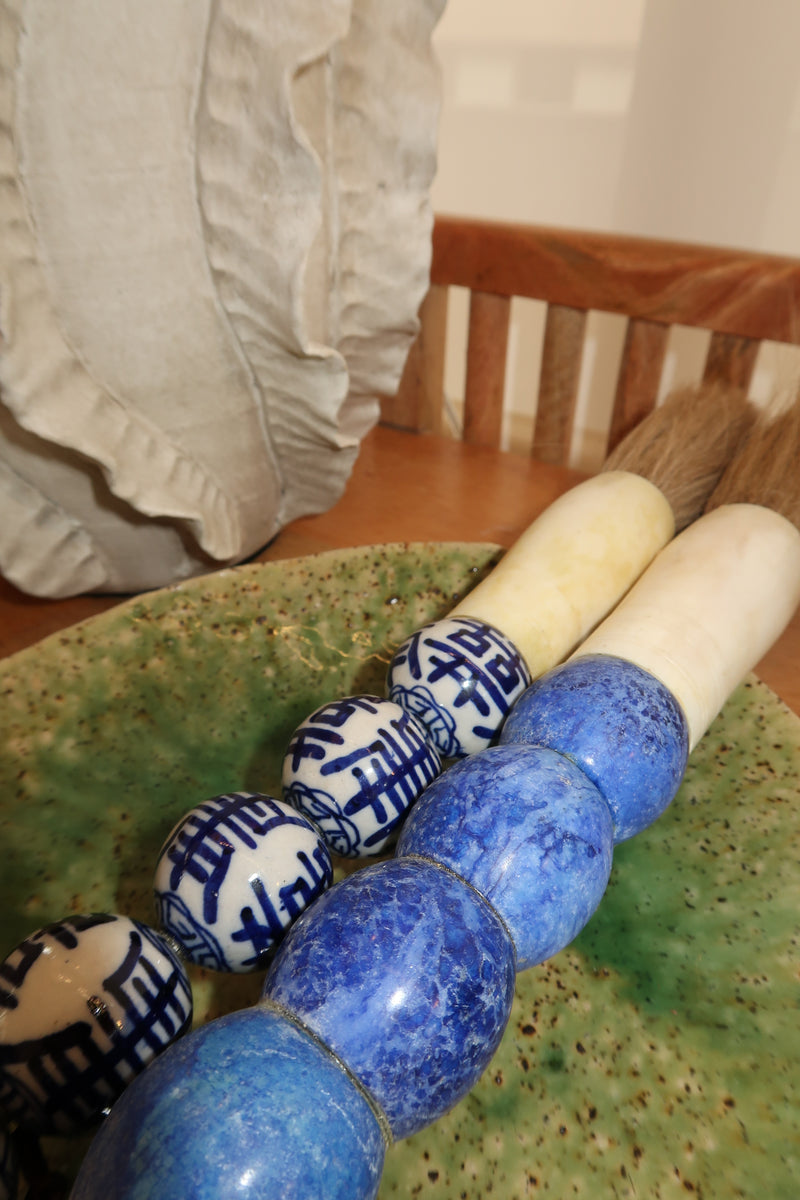 Pincel Decorativo marmoreado em tons de azul noite