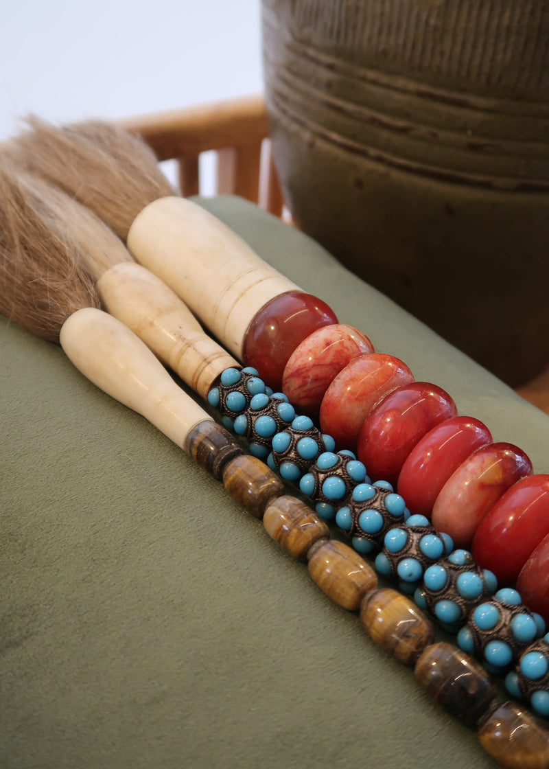 Pincel Decorativo marmoreado em tons Coral e vermelho queimado