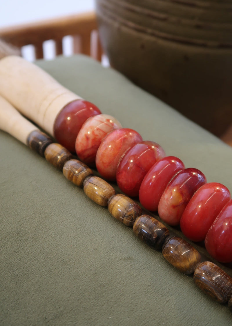 Pincel Decorativo marmoreado em tons Coral e vermelho queimado