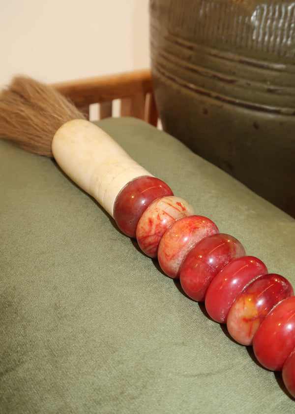 Pincel Decorativo marmoreado em tons Coral e vermelho queimado