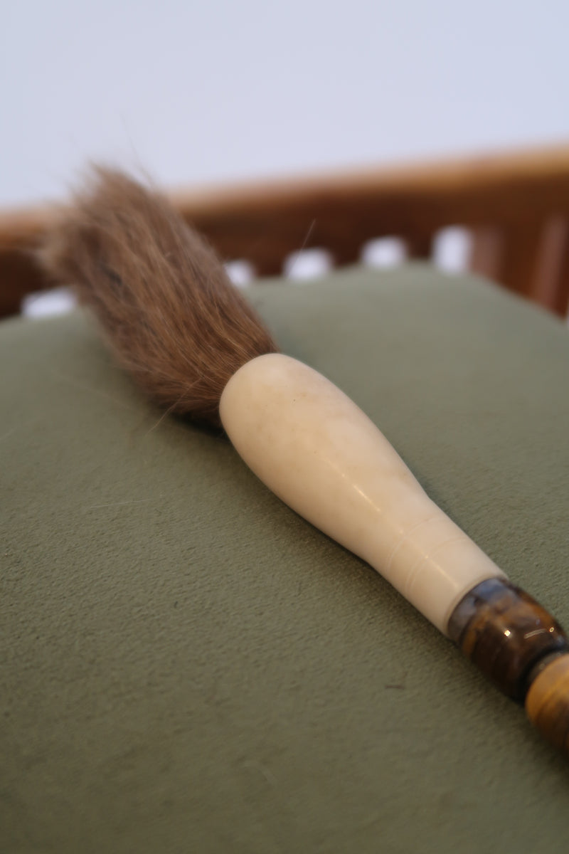 Pincel Decorativo marmoreado em tons de castanho