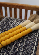 Pincel Decorativo em tom mostarda