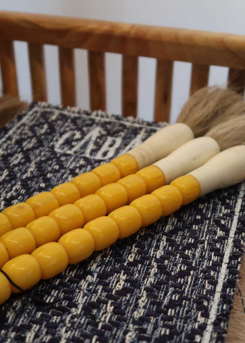 Pincel Decorativo em tom mostarda