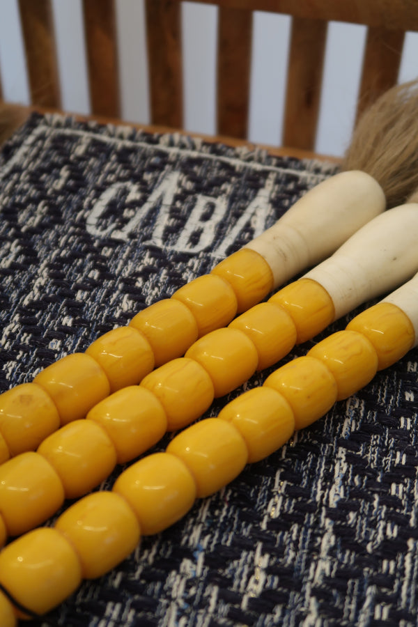 Pincel Decorativo em tom mostarda