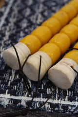 Pincel Decorativo em tom mostarda