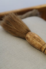 Pincel Decorativo com Detalhe Artesanal em tom Bordô