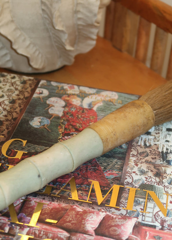 PINCEL EM TONS DE JADE VERDE SUAVE