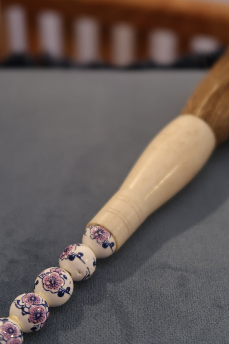 Pincel Decorativo Floral em tons de Azul e Lilás