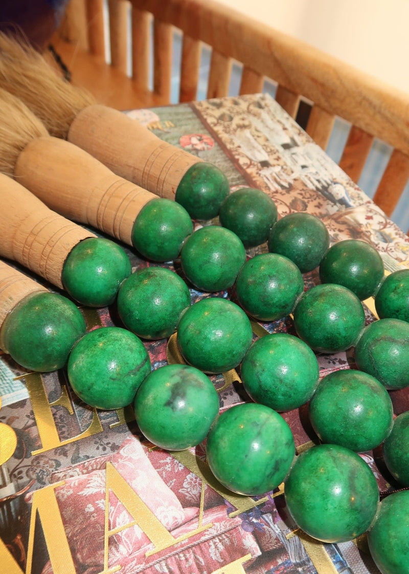 Pincel Decorativo com peças redondas Verde Esmeralda