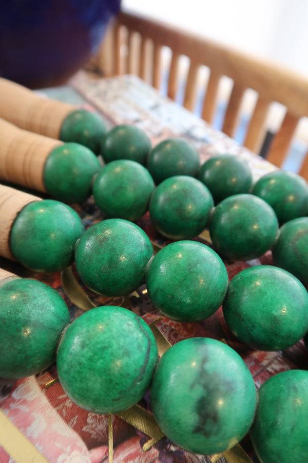 Pincel Decorativo com peças redondas Verde Esmeralda