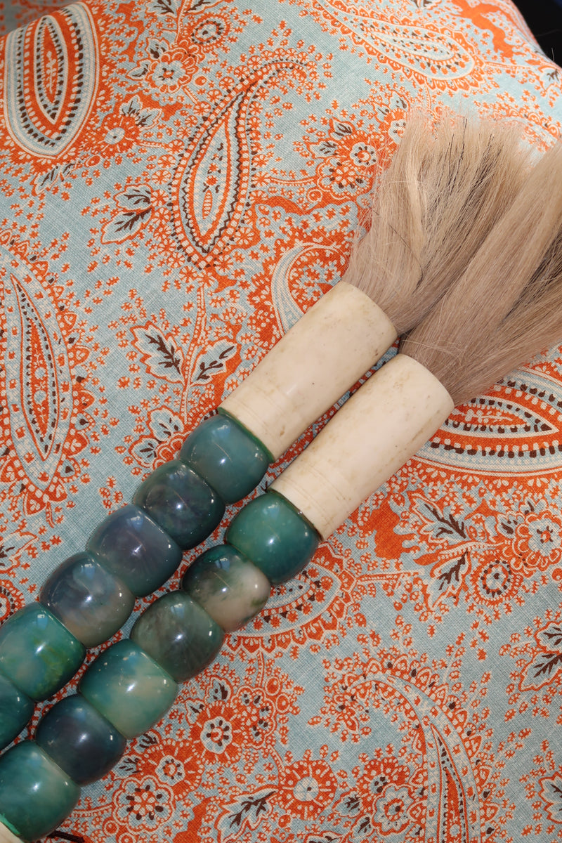 Pincel decorativo em tons verde jade