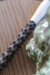 Pincel Decorativo Preto Tibetana com reflexos avermelhados