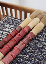 Pincel Decorativo em tons de vermelho coral