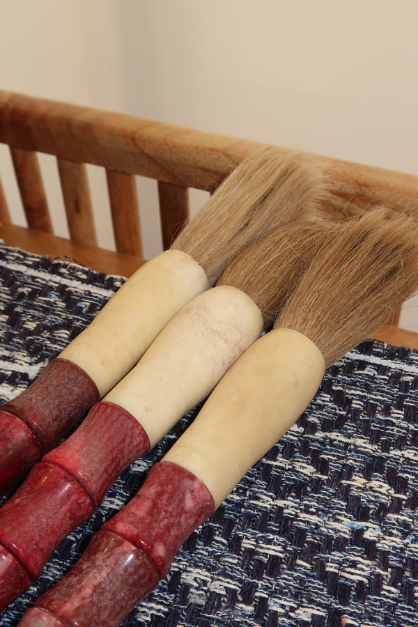 Pincel Decorativo em tons de vermelho coral