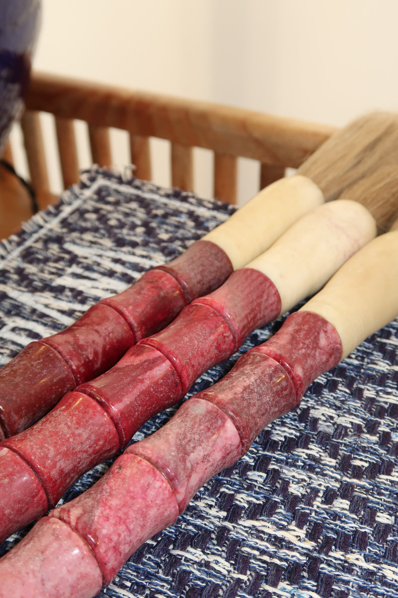 Pincel Decorativo em tons de vermelho coral