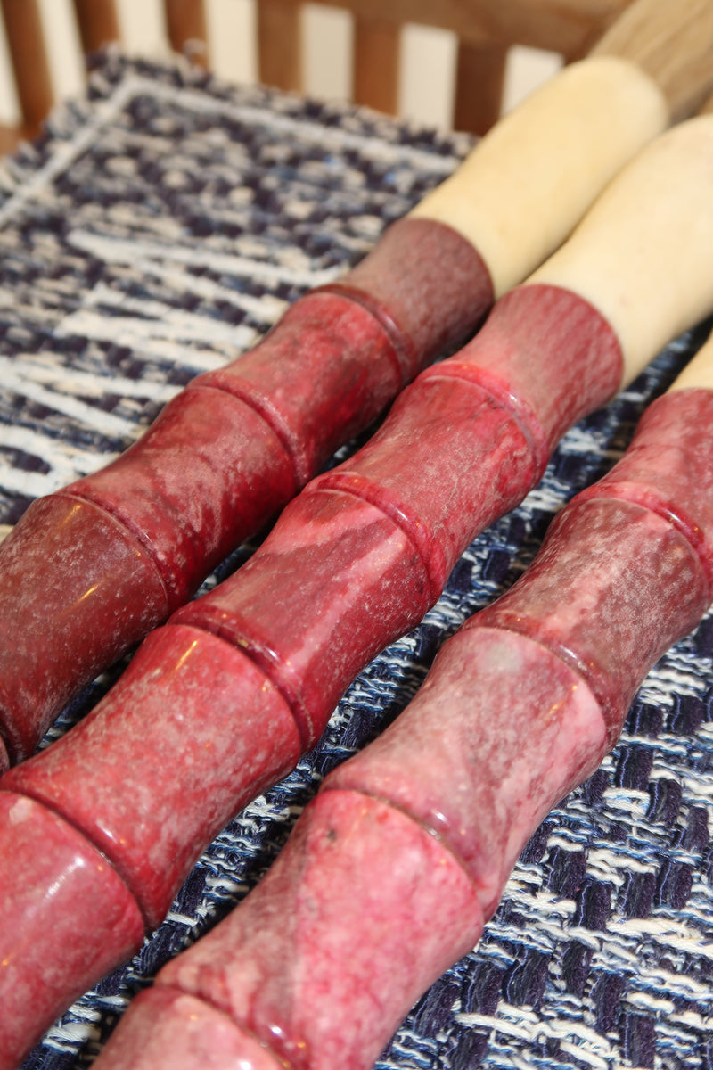 Pincel Decorativo em tons de vermelho coral