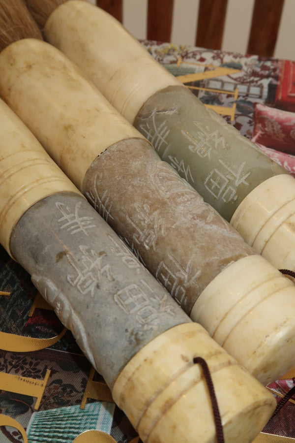 Pincel Decorativo pequeno com Gravações Orientais