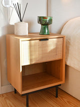 Mesa de Cabeceira em madeira de carvalho e Rattan