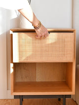 Mesa de Cabeceira em madeira de carvalho e Rattan