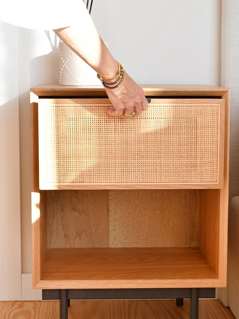 Mesa de Cabeceira em madeira de carvalho e Rattan