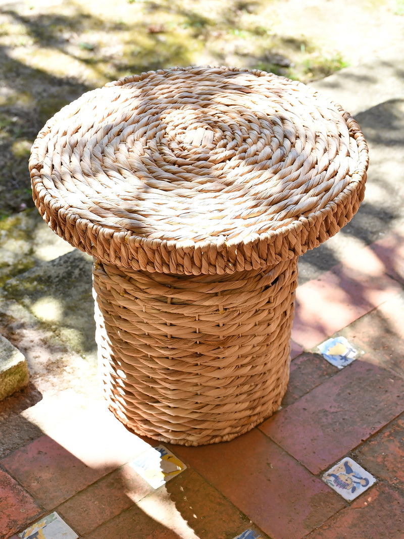 Mesa de apoio em rattan