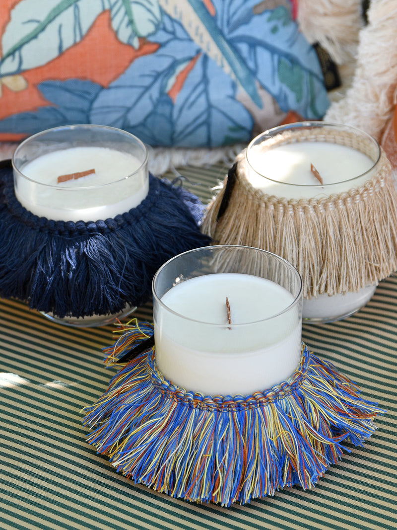 Vela artesanal em cera de soja,com aromas cítricos, baunilha e âmbar