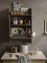 Papel de parede com padrão de animais de floresta em marrom