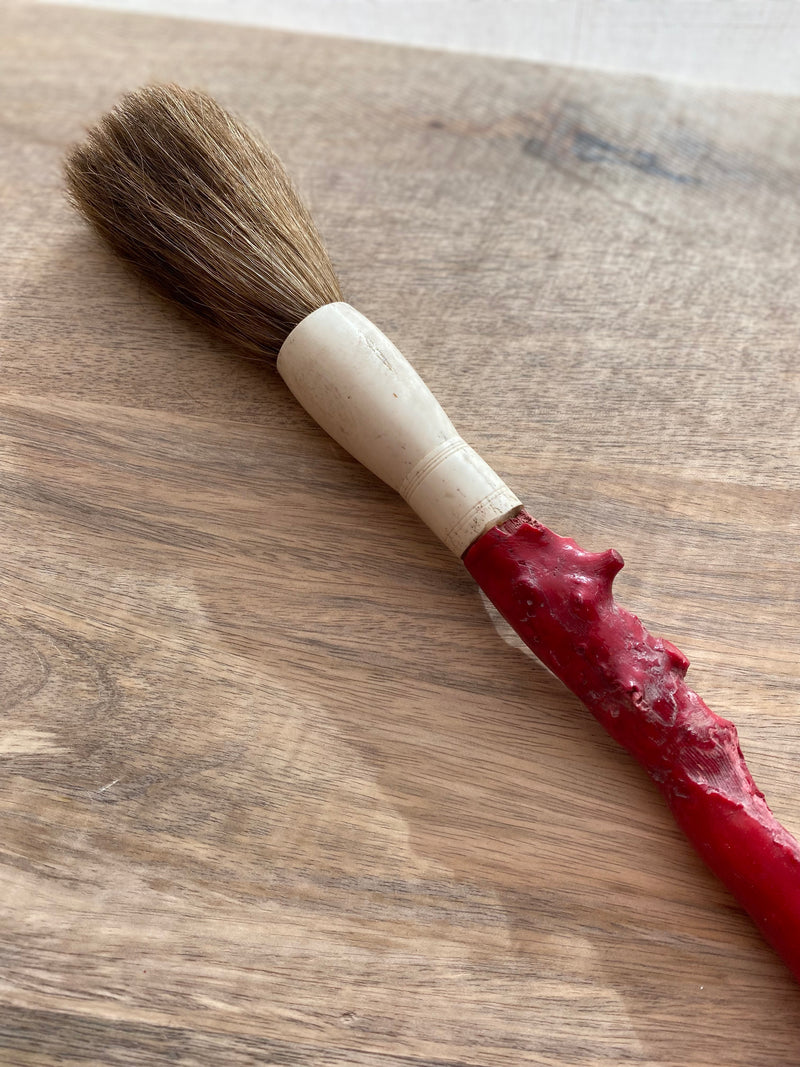 Pincel decorativo em forma de coral vermelho