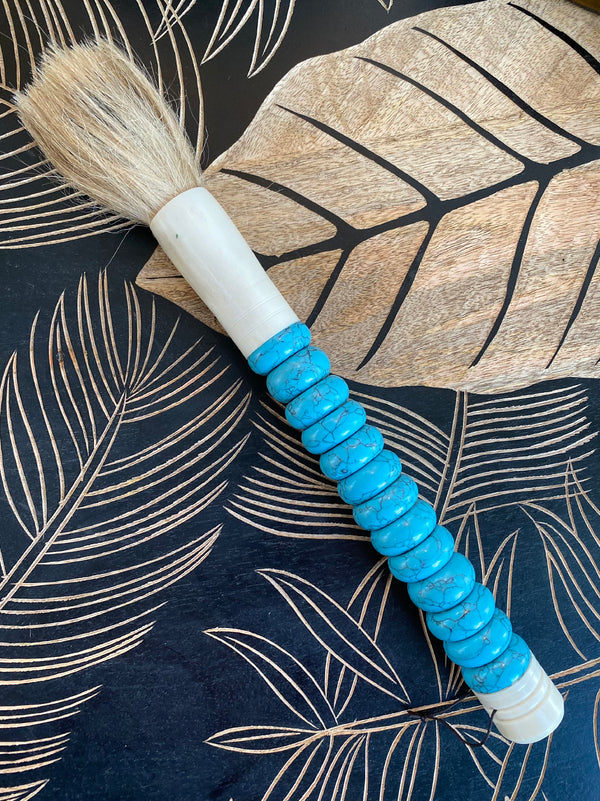 Decorative brush with blue stones and black nuances