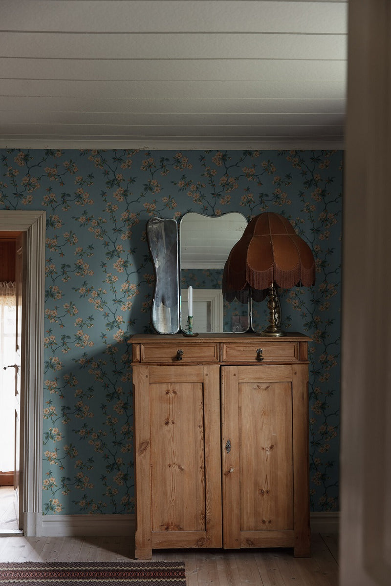 Papel de parede com flores em tons de azul