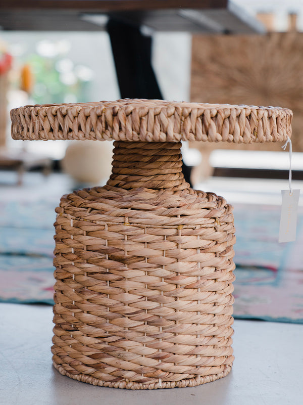 Mesa de apoio em rattan