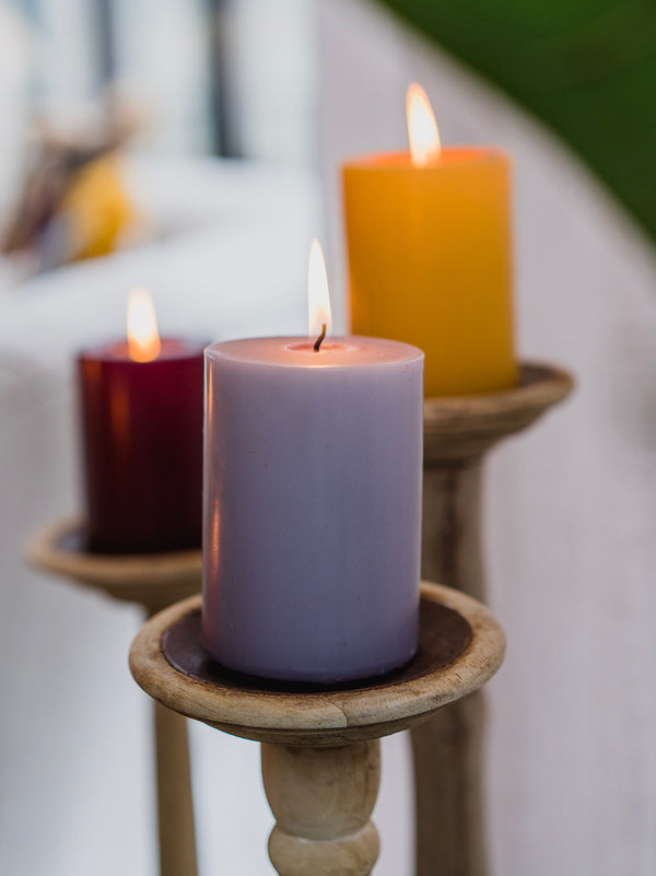 Vela decorativa lilás